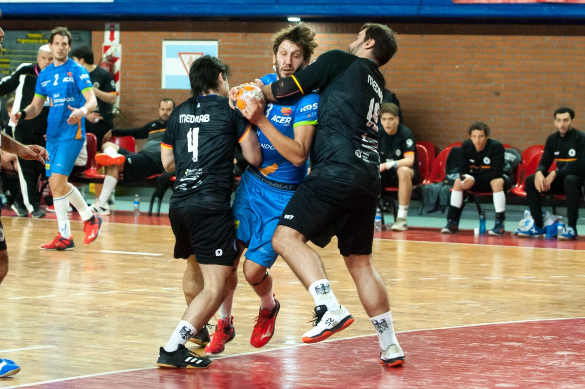 CAHandballARG's tweet photo. ¡Victoria y pasaje ✈️ a las semifinales del Sur-Centro de Clubes para @SanfernandoHB!

Los de San Fernando 🇦🇷 superaron a Colegio Alemán 🇺🇾 por 23:17 y de esta manera se quedan con el primer puesto del grupo. Todavía resta saber rival y horario para el duelo de semifinales. https://t.co/XIVtZt0tU6