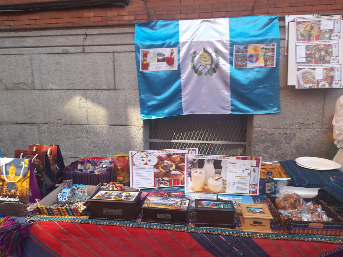 EmbaGuate_Es's tweet photo. #Guatemala participó en la Fiesta Internacional del XXIII Curso de Estado Mayor de las Fuerzas Armadas #CEMFAS en Madrid, que forma parte de las actividades extraacadémicas de la Escuela Superior de las Fuerzas Armadas (ESFAS), y en la que participaron más de 20 países. https://t.co/iaEdq3U45t
