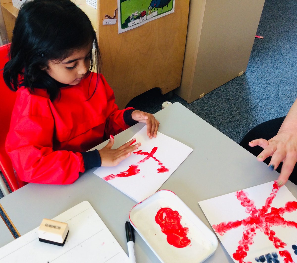 PipersPrePrep's tweet image. #PipersReception are preparing for Friday’s Jubilee celebration by making their own Union Jack Flags! #PipersPrePrep
