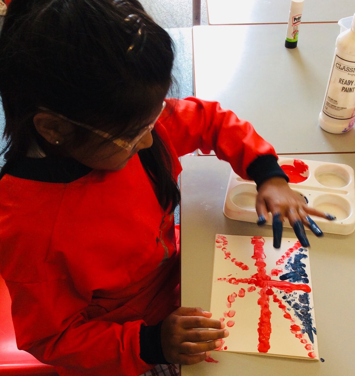 PipersPrePrep's tweet image. #PipersReception are preparing for Friday’s Jubilee celebration by making their own Union Jack Flags! #PipersPrePrep