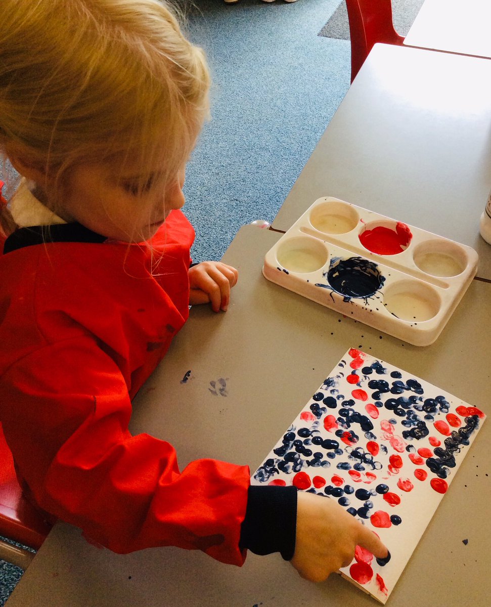 PipersPrePrep's tweet image. #PipersReception are preparing for Friday’s Jubilee celebration by making their own Union Jack Flags! #PipersPrePrep