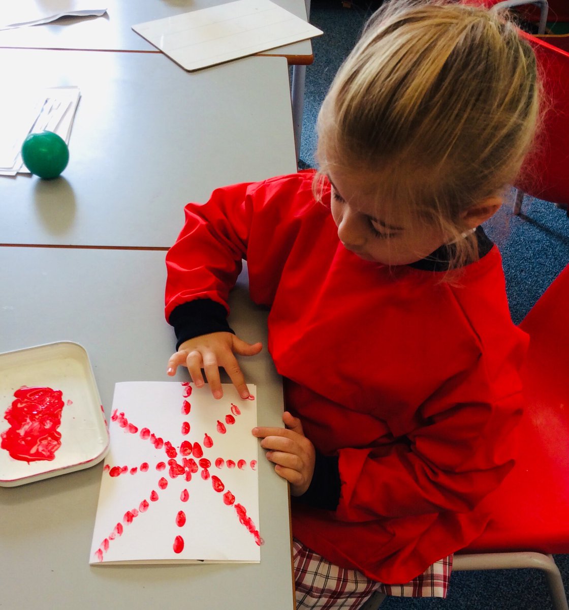 PipersPrePrep's tweet image. #PipersReception are preparing for Friday’s Jubilee celebration by making their own Union Jack Flags! #PipersPrePrep