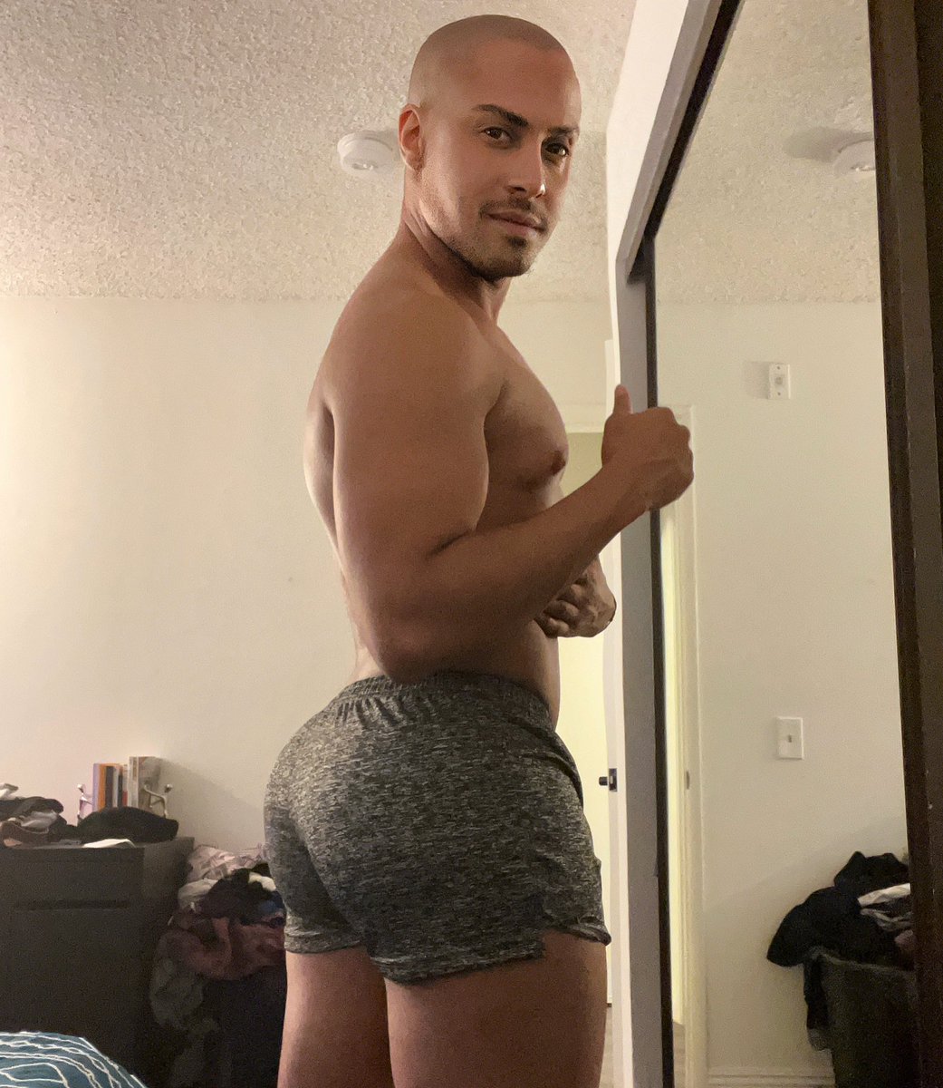 NayshaLopez's tweet photo. Thursdays are for thirst traps !! Lol 🍑#thickboy #workinprogress #soreaf #dontskiplegday #gymlife #futuremrcontinental #putinthework #shortshorts #puertoricanboy 🇵🇷 #laliving https://t.co/C3CsJIsvFq