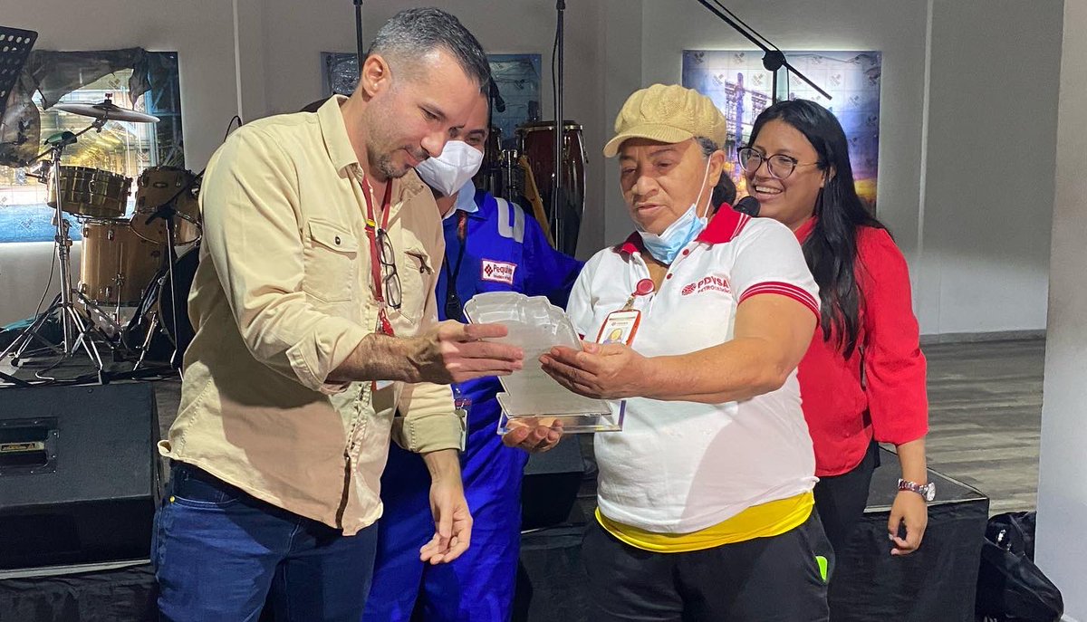 JuventudCPJAA's tweet photo. “Agradezco a #Pequiven que nos ha echado la mano enormemente, primera vez en la historia ha tenido la sinergia de todo José”, afirmó Simón Turmero durante su participación en el acto. 

@tellechearuiz @douglasavila644 @tareckvzla @mervinmaldonado @johanjpetrolera https://t.co/j9uAy71C2I