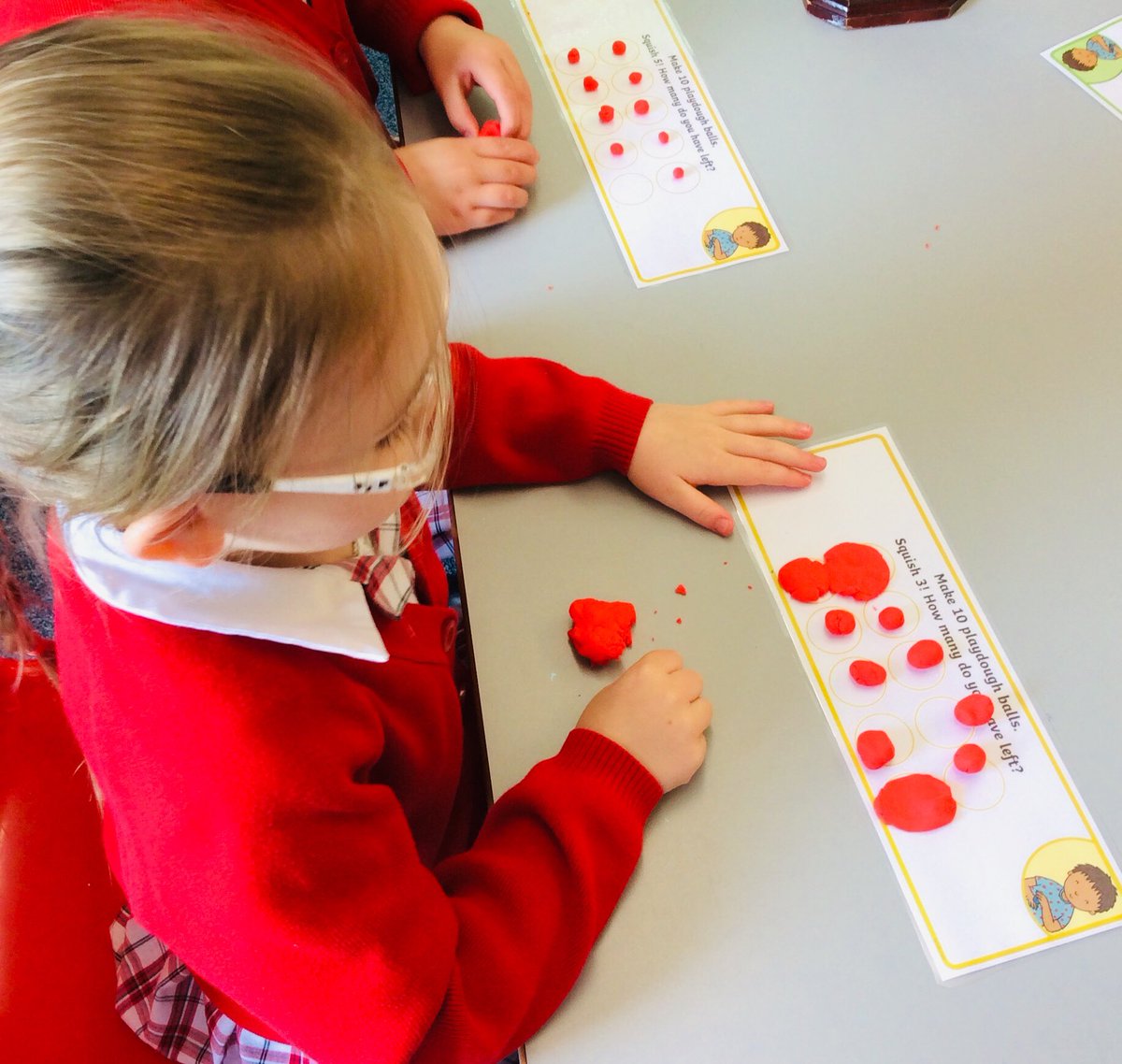 PipersPrePrep's tweet image. #PipersReception were having fun practising their subtraction skills with some squishy play dough number sentences! #PipersPrePrep