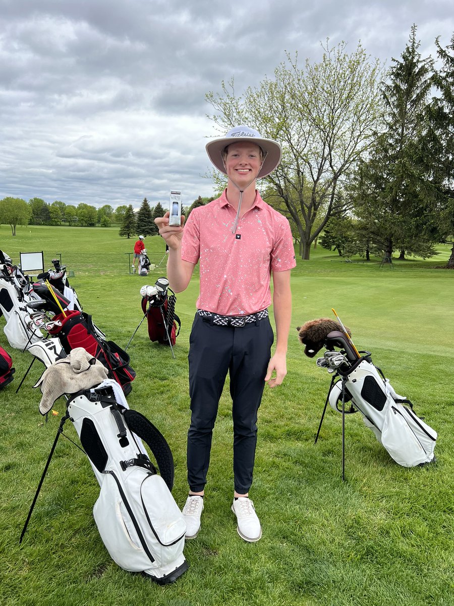 BoysShako's tweet photo. Jake Howard is 2022 Water’s Edge Club Champion going -2 the last 3 holes to come in with a 34! Parker young takes 2nd with a 36! The team of Howard, Fonder, Slipher, Vogel, and Contreras win the Team title! Great way to end the year for JV and Developmental teams! @SabersAD https://t.co/knYpTq0E13