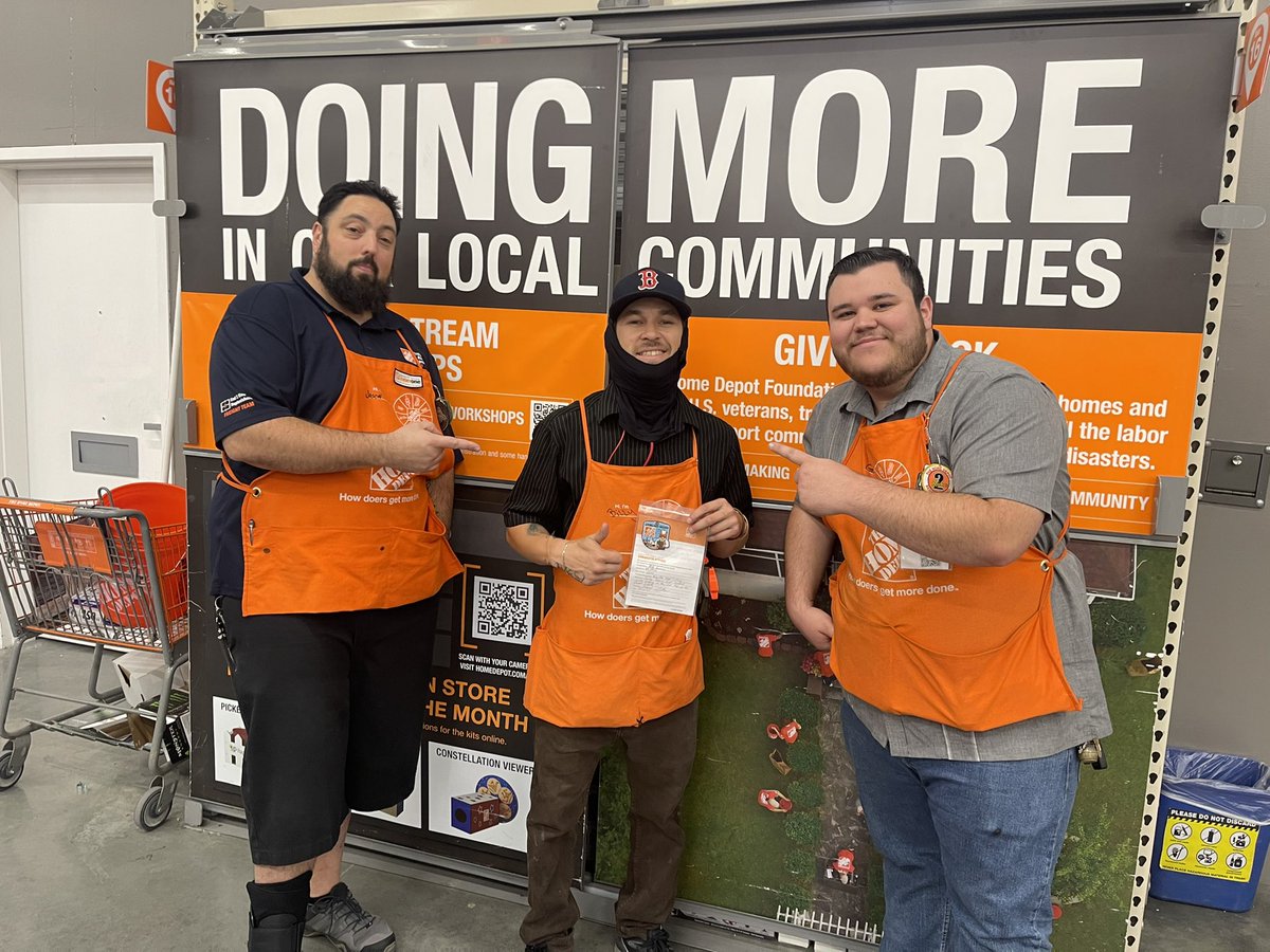 Gabriel_HD6874's tweet photo. Recognizing Billy at 6874 for always going above and beyond! Thank you for all that you do! @MoniqueASDS @KyleHd6874 https://t.co/Bo7NNbBekY