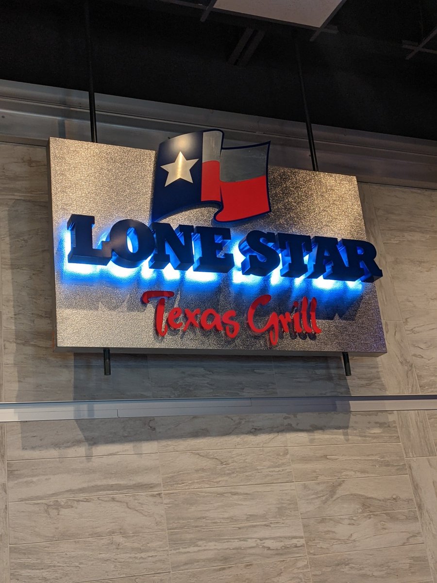 wpsSean's tweet photo. Come join us at Lone Star for cops and cowboys! Hope your hungry!! @WindsorPolice and support @SOOntario #CopsGivingBack #CopsandCowboys https://t.co/WhvSp5Cur0