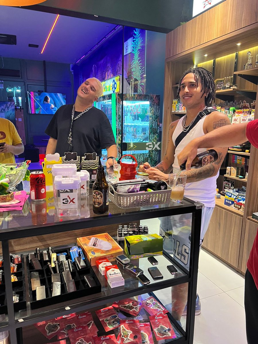 odiadoagoniado's tweet photo. O monstrão @matue30 colou na casa! @3xsmokeshop satisfação te ter aqui brother! Portas abertas sempre 🥋🔥

Dia 25/06 Fortaleza vai ficar pequena pra gente 🤟🏽🤟🏽

Matue, 085 para o 085! https://t.co/lnzw2asLKF