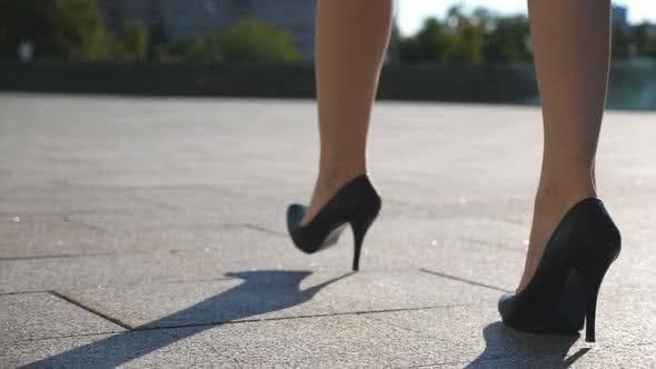 TourismProblem1's tweet photo. Hearing your heels click on the floor sounds like power. 👠 https://t.co/MRJMpRRtPl