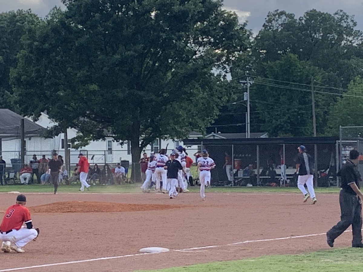 VPHawksAD's tweet photo. Walk off hit by Gavin Hubbard scores Jeff Chitwood to send your @vphawksbaseball to the Final 4! @tdilg @DrLuhningVPHS @ValleyParkSD https://t.co/eaedWvMygi