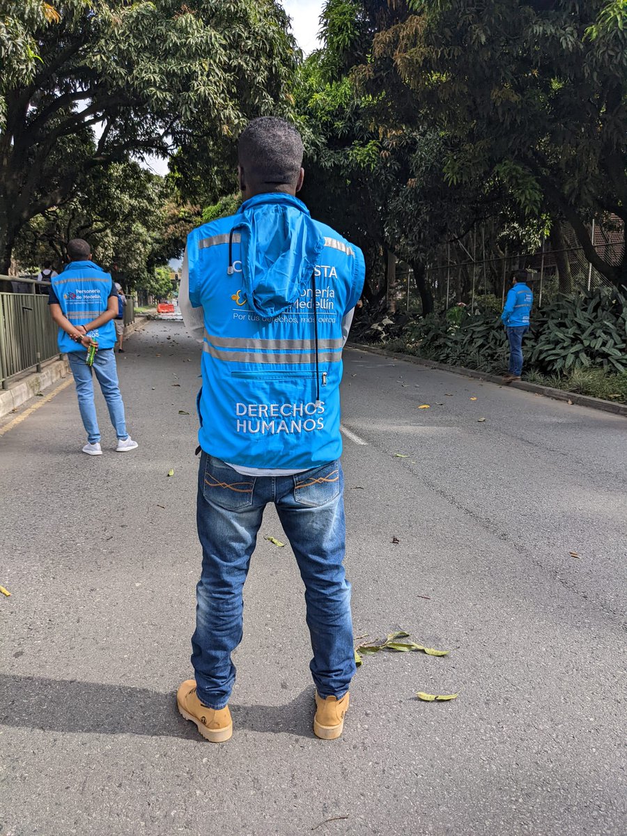 MarylinRB's tweet photo. Hoy en #AvenidaLasVegas #Medellín 🔥.
Enfrentamiento entre estudiantes y policías 😦.
#Colombia 🇨🇴 https://t.co/REZLdCH6g6