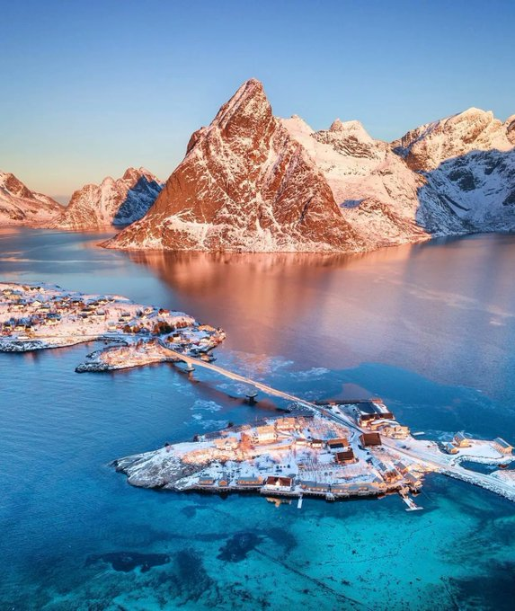 EmilyTran1990's tweet photo. #LofotenIslands, #Norway https://t.co/JZ3vpfw24L