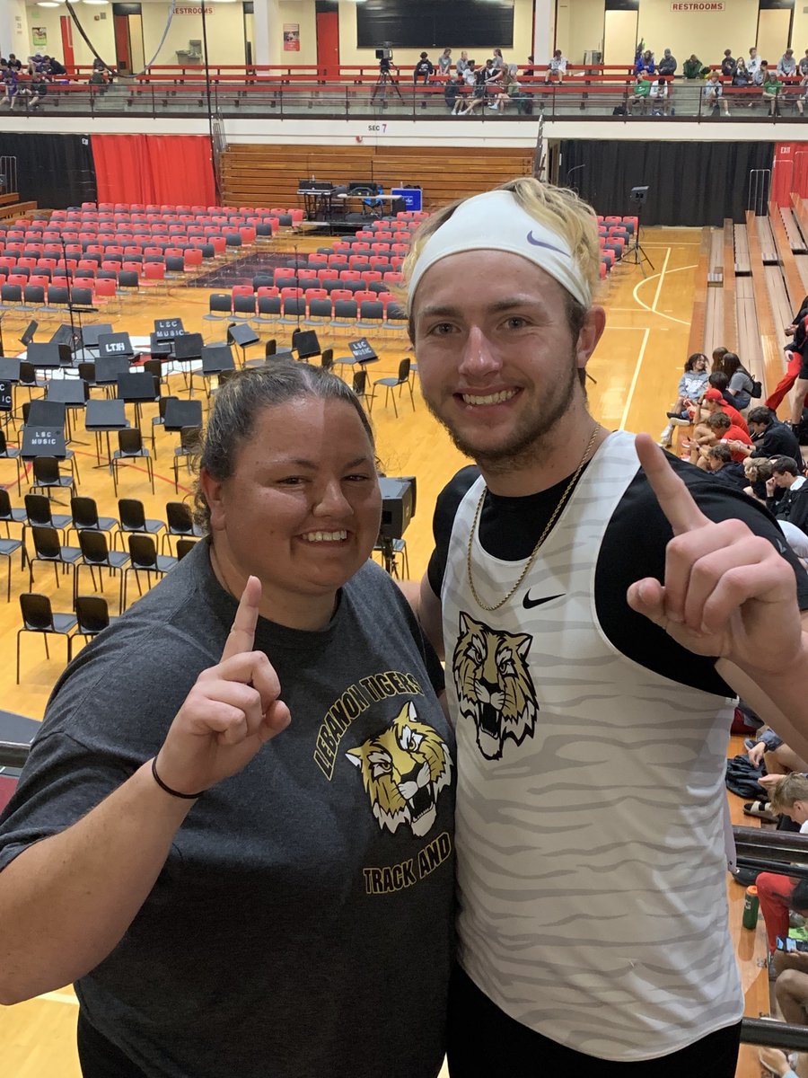 With an amazing last throw Hunter is the Lafayette Jeff Regional Champ!!! Congratulations ⁦<a href="/HunterCrew2/">Hunter Crew</a>⁩ ⁦<a href="/ErinHuse/">Erin</a>⁩