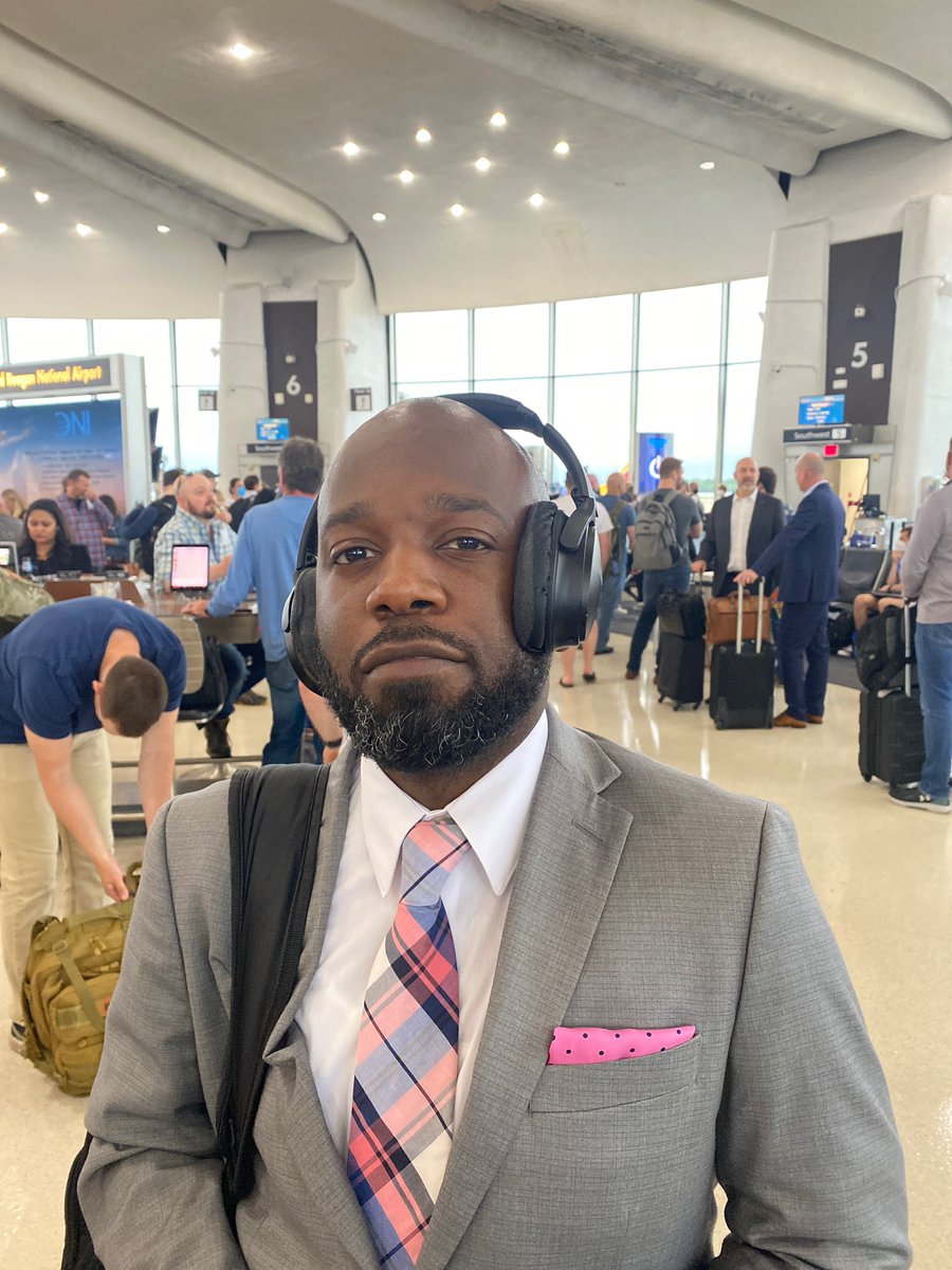 Dude!  @reginaldduncs You are everywhere!  Loved hearing your wisdom this morning to all of us new awardees.  #paemst