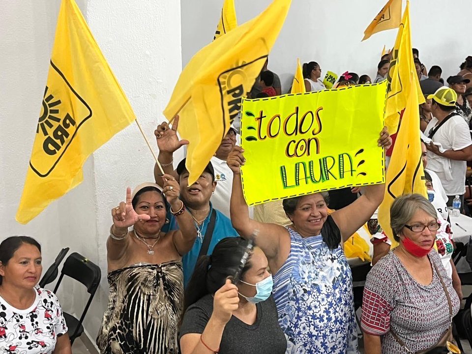 RayMorenoMX's tweet photo. En #QuintanaRoo la elección es de dos, no hay más, la candidata de la violencia y el verde, y la candidata de la esperanza, @LauFdzOficial. Con tu voto útil, ¡vamos a ganar! #VotaPRD ☀️ https://t.co/CZXRJLAlfX