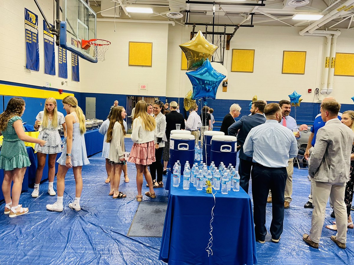 Congratulations to all the #warrior athletes! Fantastic night celebrating our accomplishments this year! #unstoppable <a href="/JayBastianelli/">Jay Bastianelli</a> 🏆✨