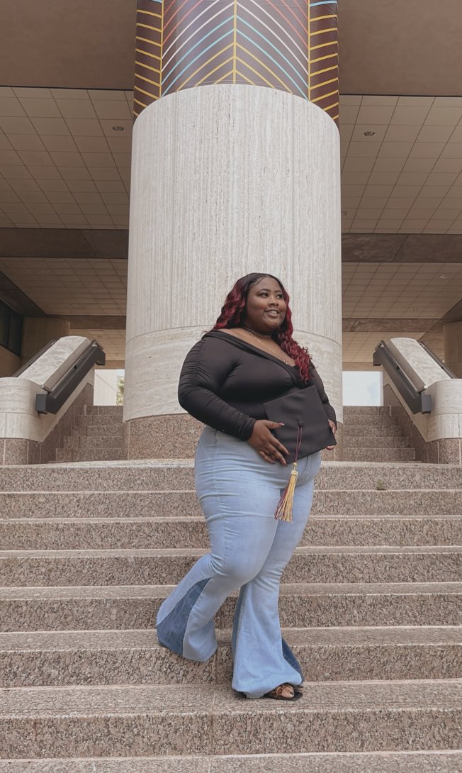 jazzlovesss's tweet photo. It’s been two weeks 🥹

Social Work, BSW 👩🏾‍🎓
Minor: HDFS 🎓
Cum Laude ✨
Dean’s List x 5 ✏️

Residential Assistant 🛏
Phi Alpha, NSLS, Alpha Chi 🏅

Texas State University 🐾
May 12, 2022 🍾 

#TXST #TXST22 #BIGGRAD https://t.co/aBXAj6VZCO