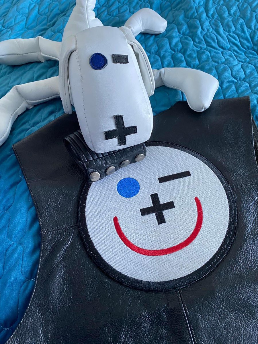 MrFriendly's tweet photo. FriendlyPup is at #IML this year, enjoying the sights sounds &amp;  smells.  
Say hi, take a pic w the pup, share some Friendly cheer.  

Under care of SirMarkEddy. 

Puppies have unconditional love 4 all- let's all do the same!  Follow @LiveAtIML 
#IML2022 #IMBB2022 https://t.co/ceodLFFDyQ