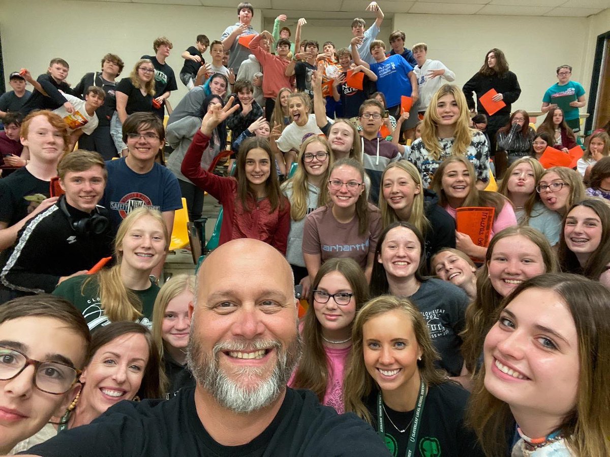 MissBorsani's tweet image. Wishing the BEST OF LUCK to the class of 2026! Once a member of Team FIESTA, always a member of Team FIESTA #CMSPride