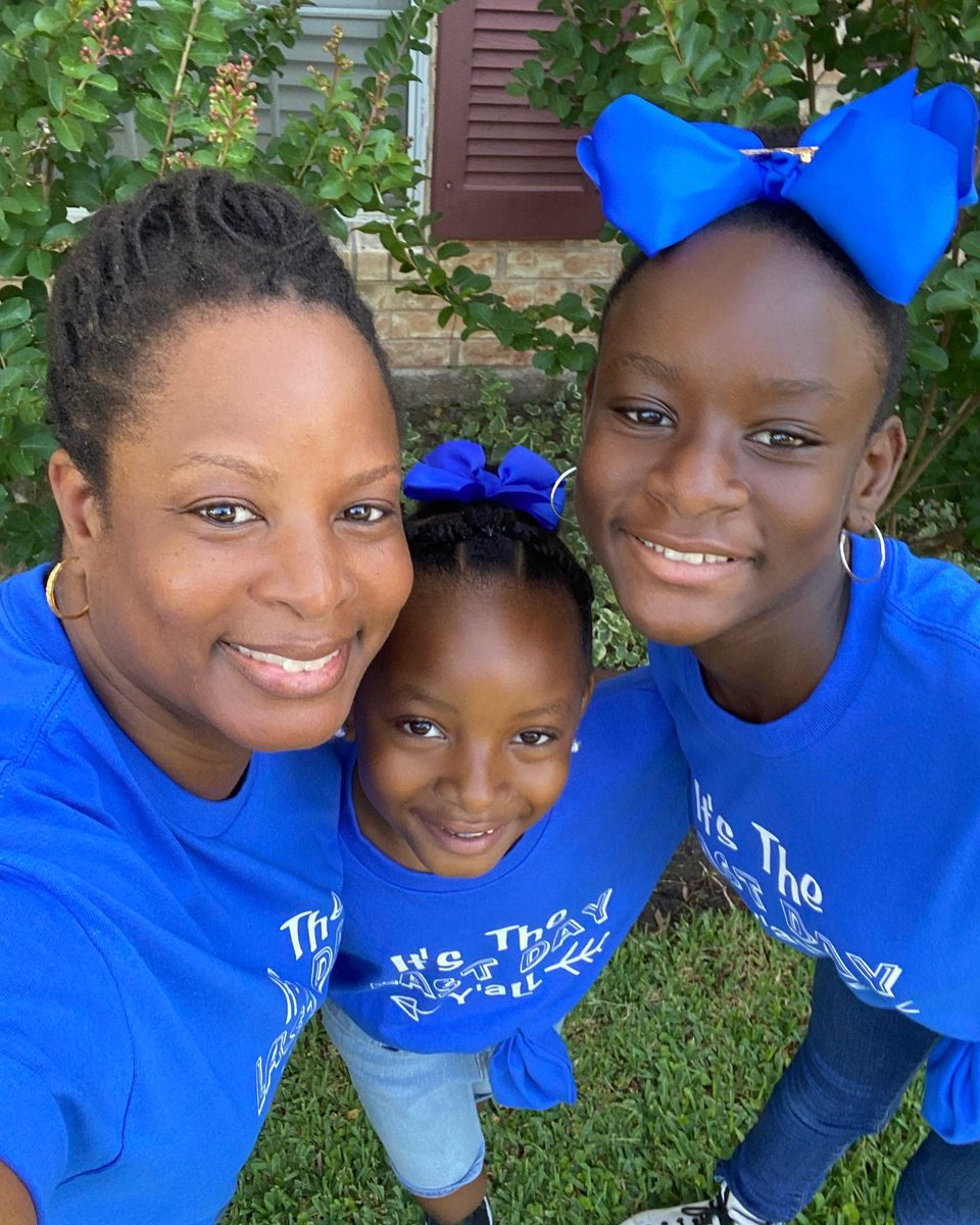 NjeriRichardson's tweet photo. It’s the last day y’all! What an amazing year of transition to the US with my family. Next year, we’ll have a 2nd grade Millsap Mustang and 6th Grade Arnold Buccaneer. #cyfairspirit #millsap #francone #arnold #teachermom #transformation #growth #teamcarty https://t.co/4aLyyBUbxu
