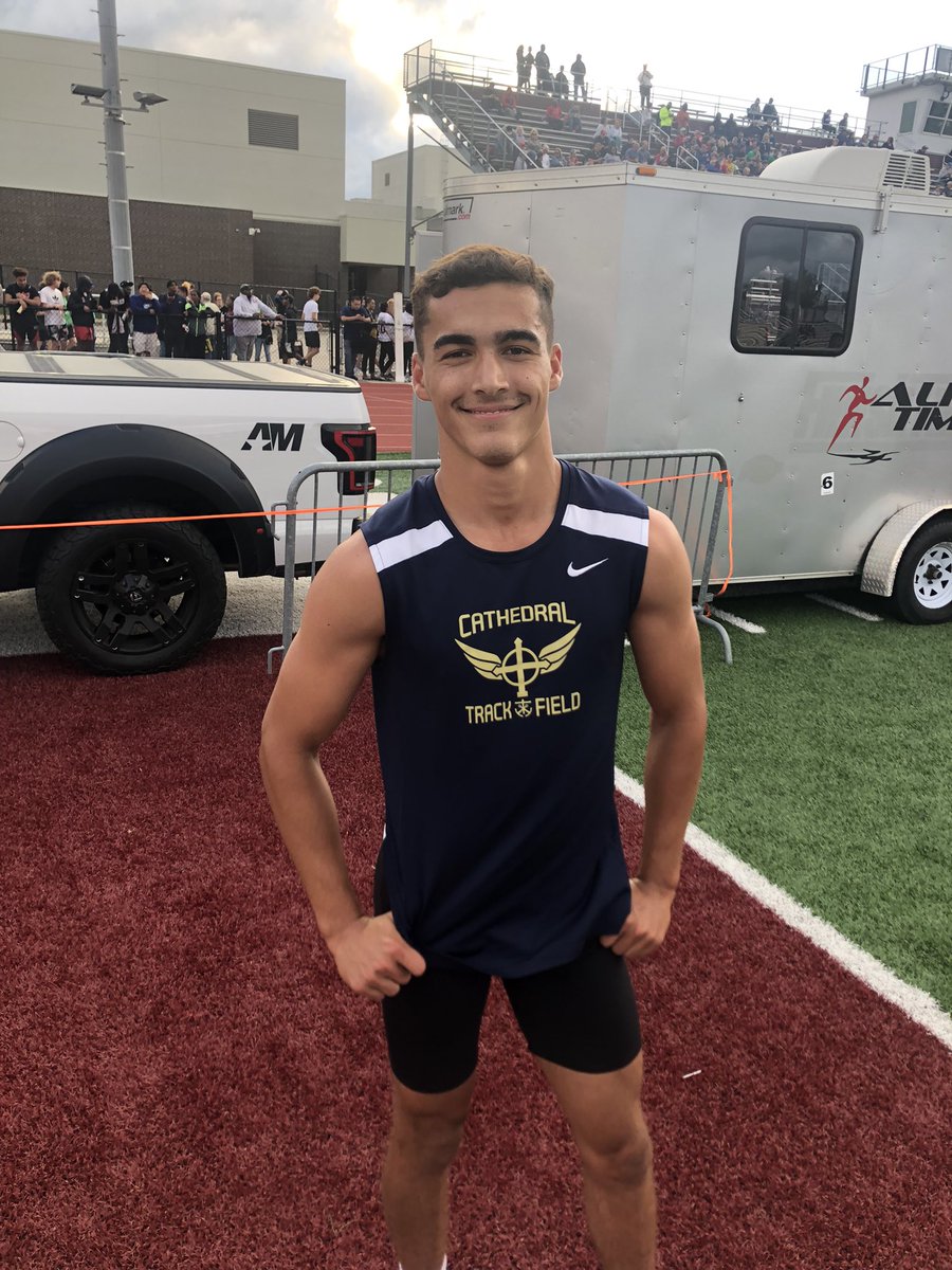 🚨🚨STATE BOUND!!!🚨🚨

Michael Page runs a PR time of 49.13 and hits the state standard to go to state!

His 400m time is 2nd fastest in school history!
☘️💨