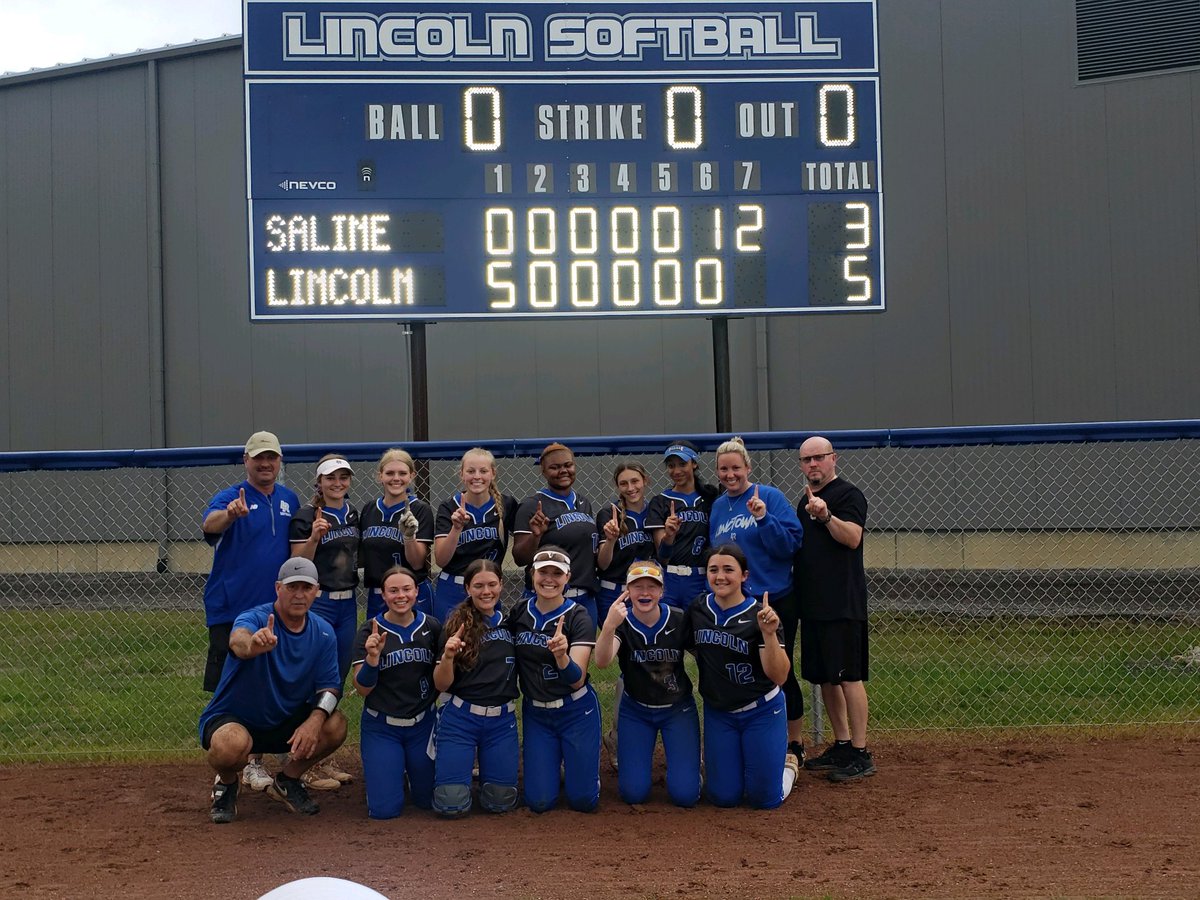 LincolnSball's tweet photo. 🟦🥎⬜️2022 SEC RED DIVISION CHAMPIONS🟦🥎⬜️ #SplitterSoftball #WhyNotUs
Game One:
Lincoln - 14
Saline - 4
Game Two:
Lincoln - 5
Saline - 3 https://t.co/MpXQF1UdQX