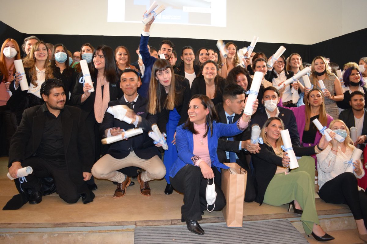 ArnaldoDMedina's tweet photo. #ORGULLO. Esta tarde realizamos el acto de colación y entrega de diplomas de las carreras de Salud, incluida la primera cohorte de egresadas y egresados de #Medicina (Abro hilo) https://t.co/80i3vIFdVs