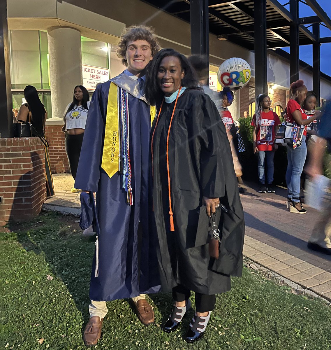 WiltonGrice's tweet photo. I was lucky enough to have Mrs. Ceaser as a teacher in 6th, 7th, and 8th grade. I can confidently say that I would not be the person I am today without her. Teacher’s like her change life’s. As I graduate and say goodbye to Blue Eagle nation I have to say thank you @tbceazz https://t.co/g6NbfZEO49