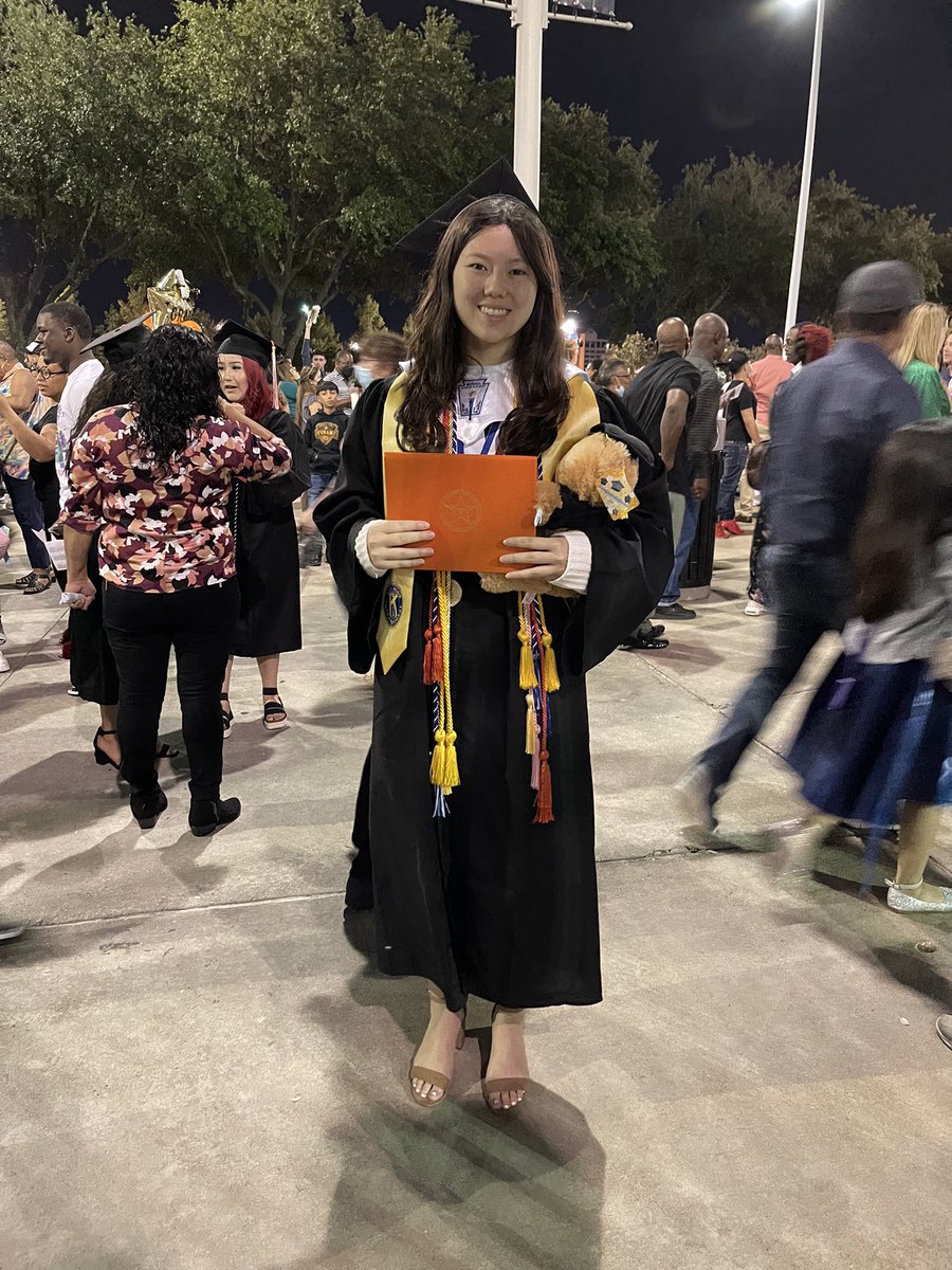 ashleypham27's tweet photo. call me a chemistry cylinder bc i am graduated. https://t.co/X88lEEK7K4