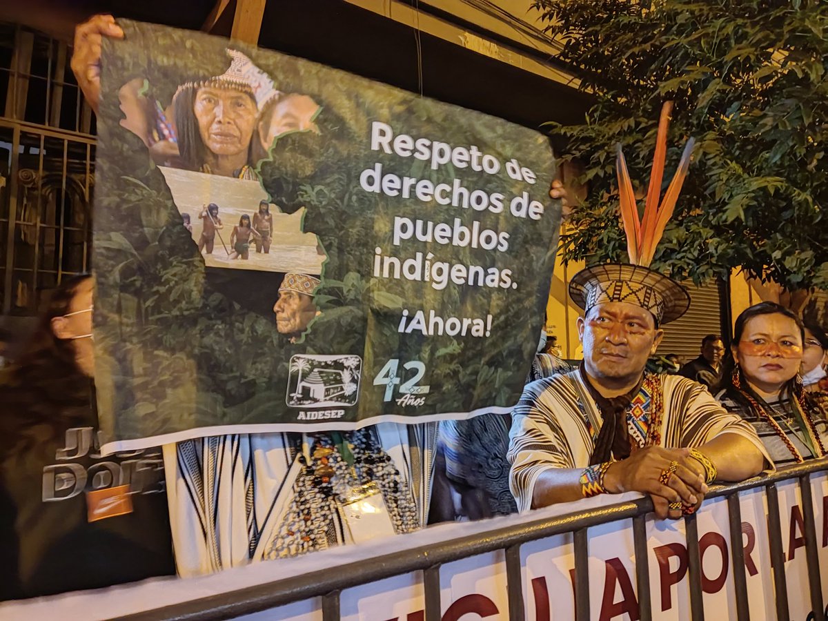 mociccperu's tweet photo. La movilización llegó frente al @congresoperu , se exige que se ratifique Escazú, que se legisle a favor de los pueblos y no se derogue la Ley de PIACI. No a la aprobación de leyes contra la Amazonía
@MaricarmenAlvaP @cdpueblos @MargotPalaciosH @RuthLuqueIbarra @PedroCastilloTe https://t.co/KBzuId2Qxg