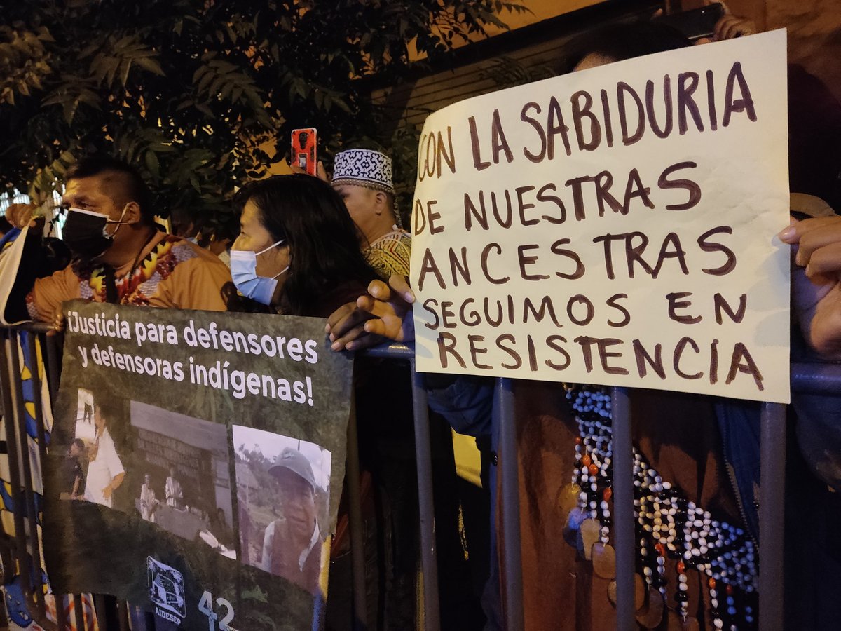 mociccperu's tweet photo. La movilización llegó frente al @congresoperu , se exige que se ratifique Escazú, que se legisle a favor de los pueblos y no se derogue la Ley de PIACI. No a la aprobación de leyes contra la Amazonía
@MaricarmenAlvaP @cdpueblos @MargotPalaciosH @RuthLuqueIbarra @PedroCastilloTe https://t.co/KBzuId2Qxg