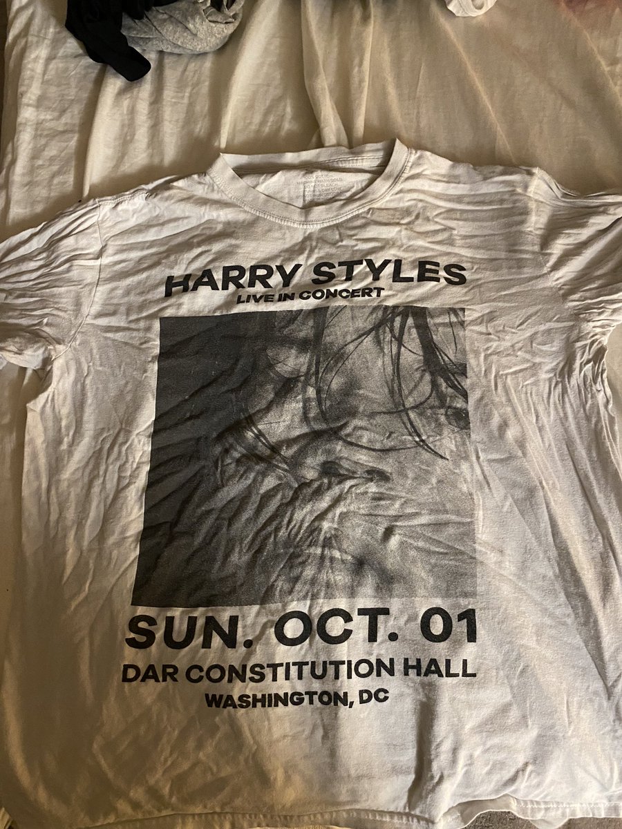 Poemnprose's tweet photo. The way I have this and couldn’t get any pit for any show this tour 🫡 https://t.co/WkJ0wOoxk0
