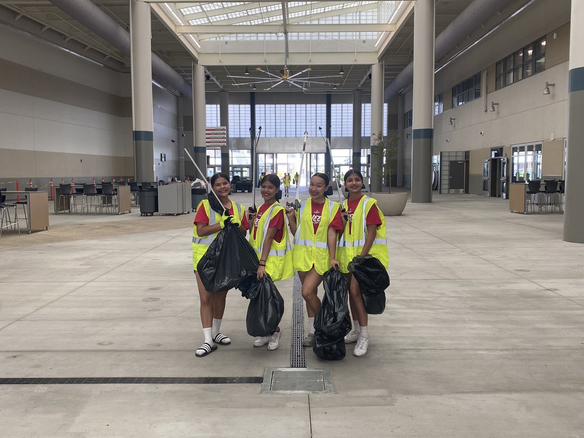 JGH_Principal's tweet image. Founder’s Day! We had a great turn out of students, staff, and parents who offered their service in honor of Justin Garza. #WeAreJG @CentralUSD @BeautifyFresno @CenCABlood