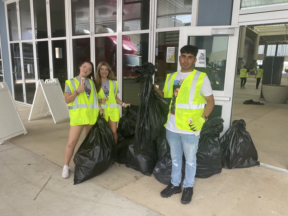 JGH_Principal's tweet image. Founder’s Day! We had a great turn out of students, staff, and parents who offered their service in honor of Justin Garza. #WeAreJG @CentralUSD @BeautifyFresno @CenCABlood