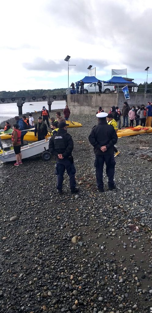 CAPUERTOQUEMCHI's tweet photo. Continuando con nuestras actividades del #MesDelMar ⚓ el día de hoy realizamos una #ClinicaDeVela junto a alumnos de @DaemQuemchi en el sector de #Metahue #IslaButachauques junto a @MuniQuemchi #EscuelaDeVelaEsteroBonito y @EscuelaDeVelaLatitud4️⃣2️⃣
@DGTM_Chile @maritgobcas ⚓🇨🇱 https://t.co/fGLVDFrTr5