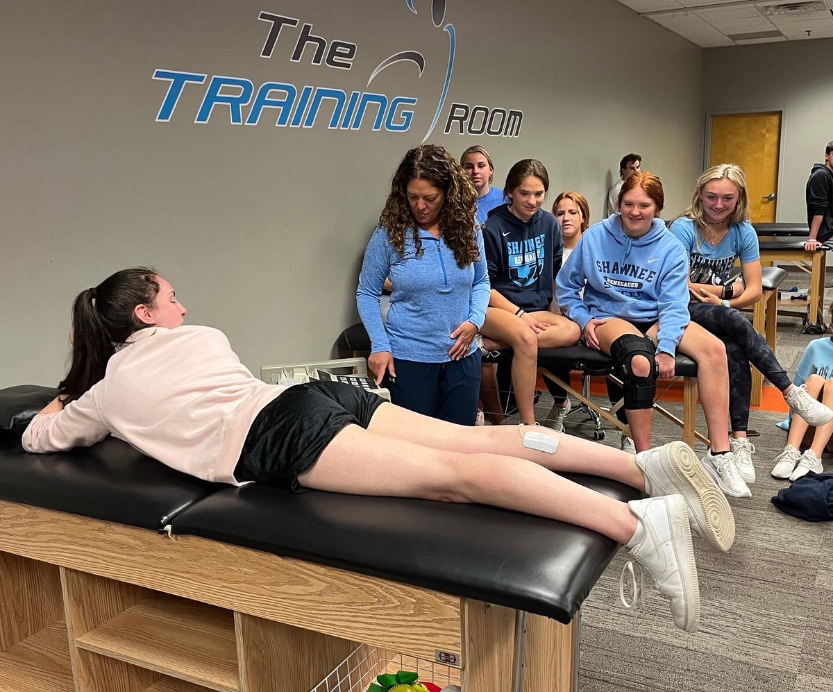 ShawneeHSNJ's tweet image. Mr. Welsh’s Sports Medicine classes worked with Head PT Mandy Huggard and learned all about rehab modalities!  Thank You @TTRPerformance for proving our students with this fantastic learning experience.😃  #lrhsd #shawneefamily #canthidethatrenegadepride #renegadenation