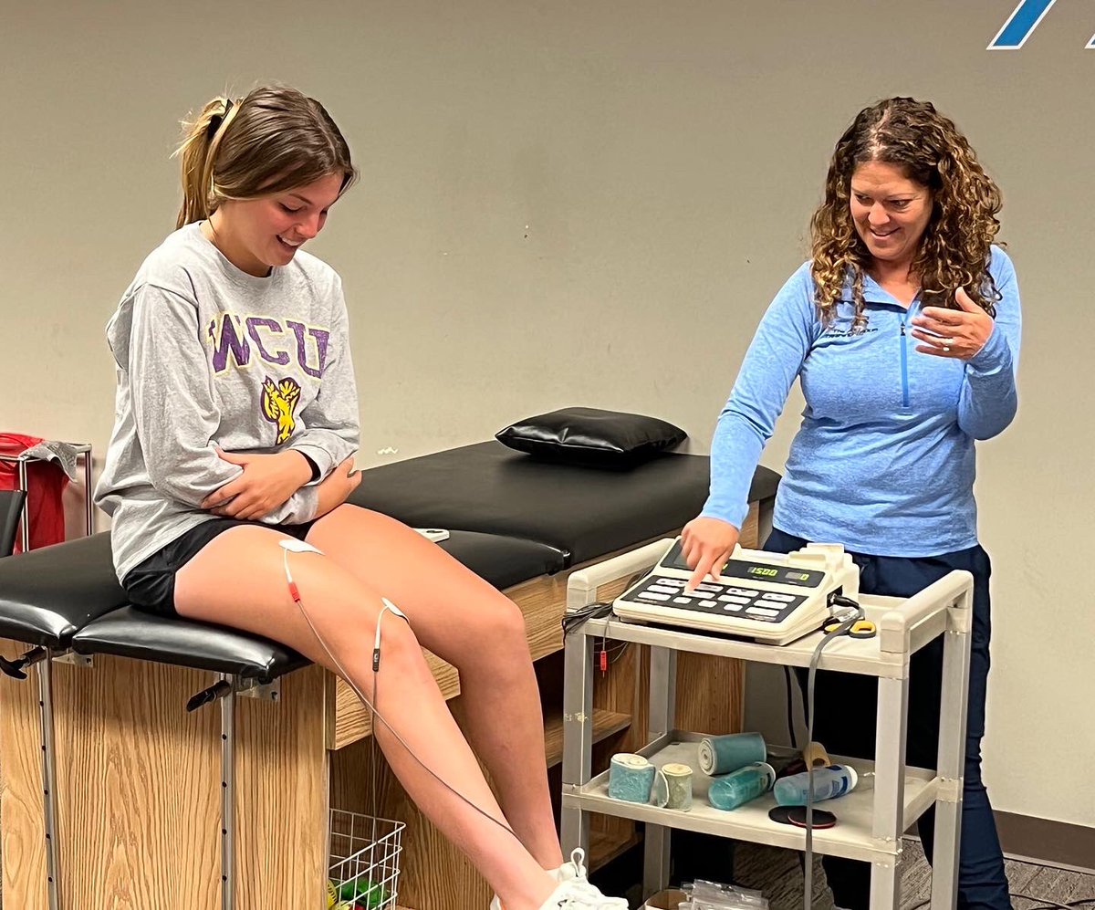ShawneeHSNJ's tweet image. Mr. Welsh’s Sports Medicine classes worked with Head PT Mandy Huggard and learned all about rehab modalities!  Thank You @TTRPerformance for proving our students with this fantastic learning experience.😃  #lrhsd #shawneefamily #canthidethatrenegadepride #renegadenation
