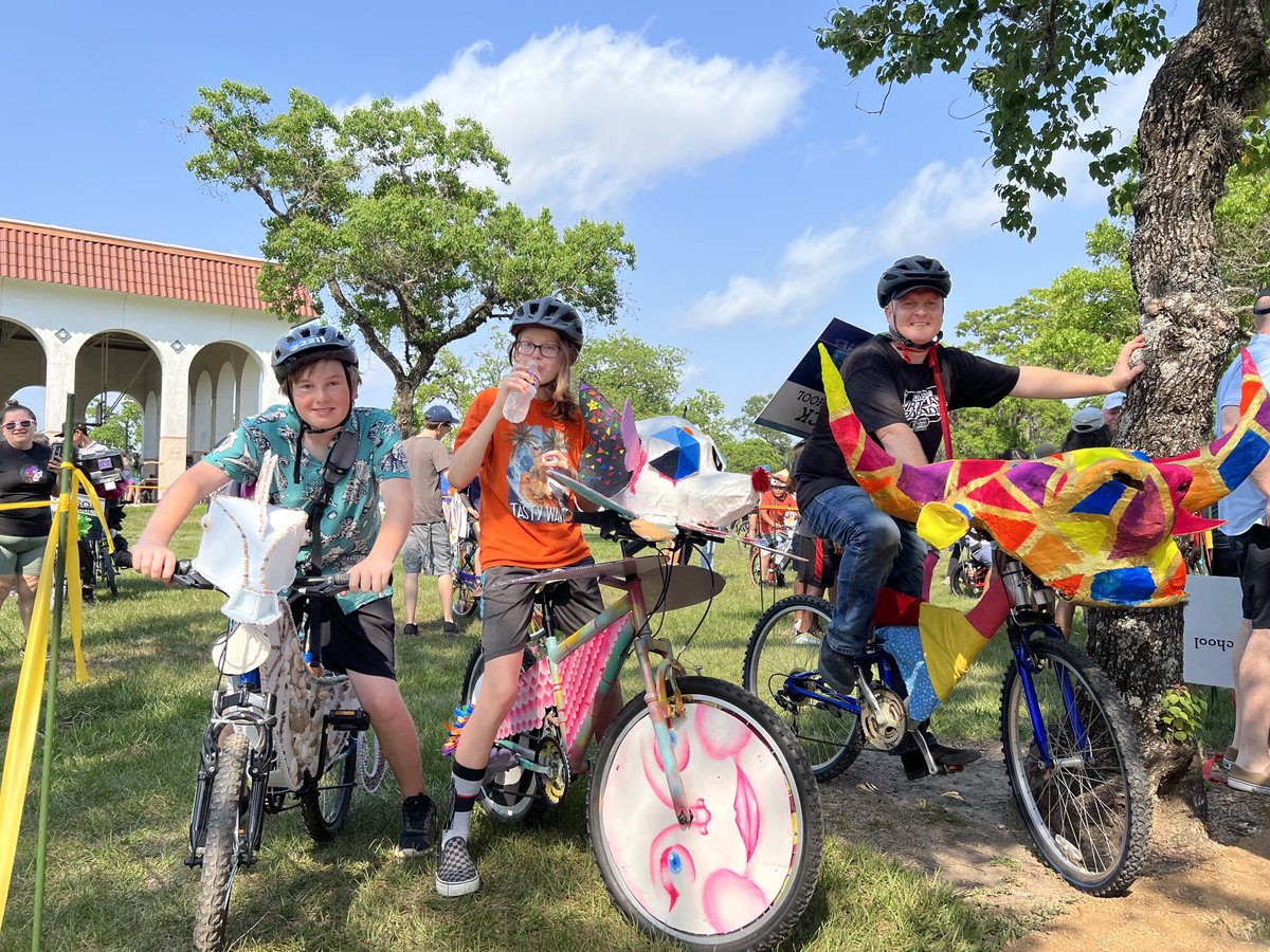 m_r_dean's tweet photo. FBMS students competing in last weekends art bike contest and parade. Their creativity run’s rampant!
#WveryKidEveryDay #CatsInAction #ExcellenceInTheArts @tudon_martinez @CMtzHTX @m_r_dean @FbmsPto https://t.co/cctrSk0Uo9