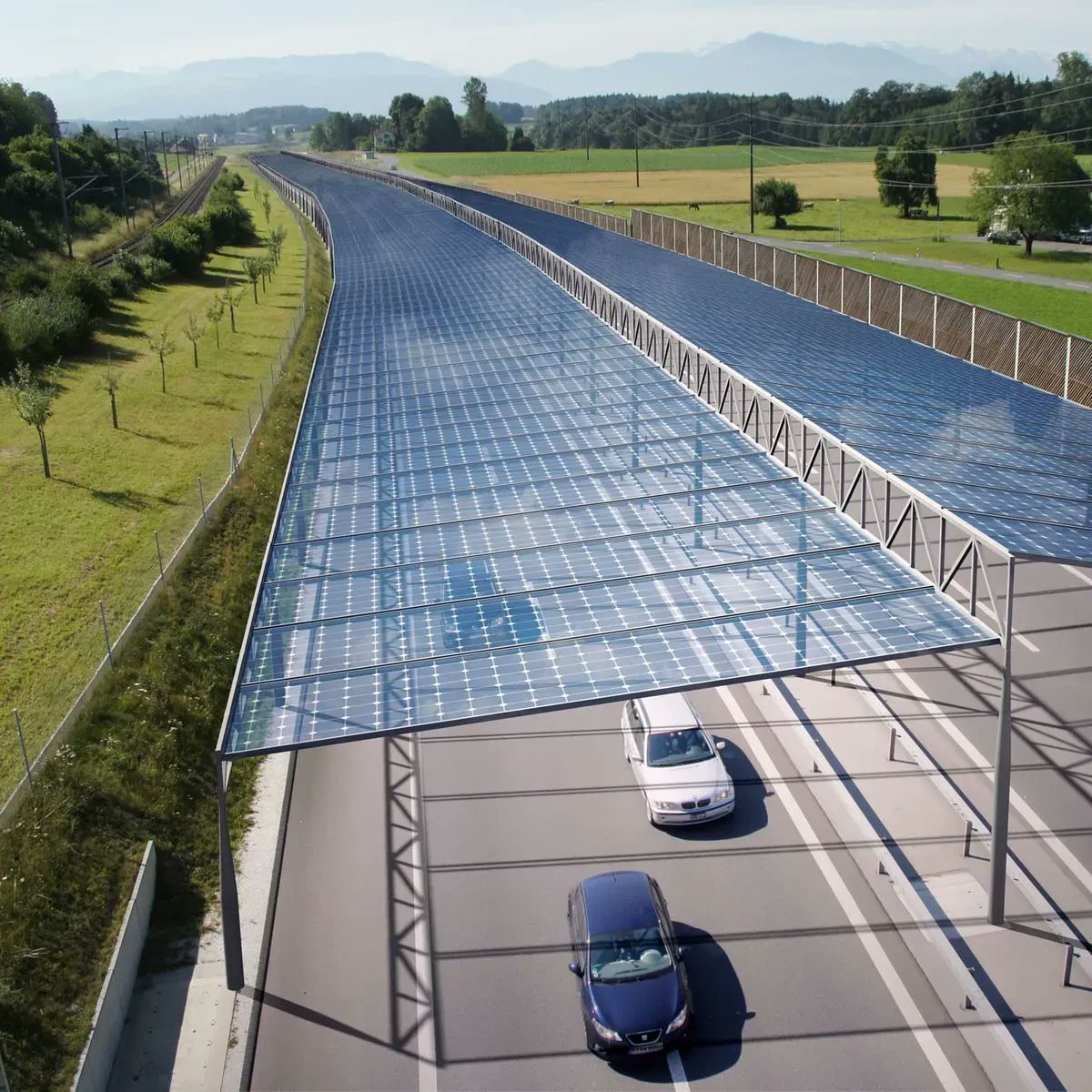 aleshammah's tweet photo. Un techo solar para las autopistas alemanas podría alimentar 1/3 del país https://t.co/LiFBd3UkE9 https://t.co/dY80EXXQiy