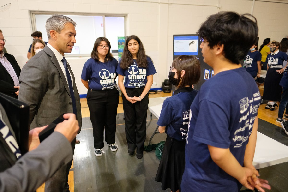 Ron_Nirenberg's tweet photo. That's a wrap on the SA Smart 2022 Mayor’s Challenge Finals. Congratulations to all winning teams!

Students competing presented innovative solutions to tackle long-term water security to ensure the future of our water is abundant for generations to come. https://t.co/nMGNUY5oF3