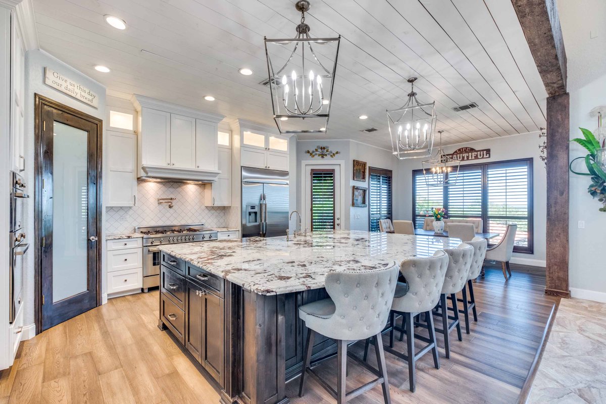 PBC_RealEstate's tweet photo. We present you with a luxurious hilltop private estate that exudes decadence and panoramic views for our #FeaturedListing this week. https://t.co/R0BDtaGo7Q