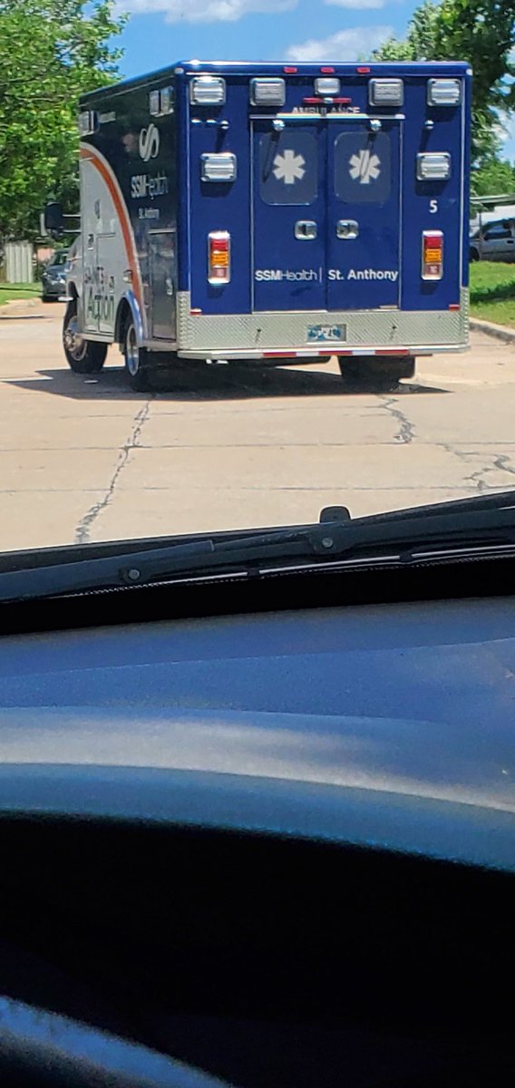 RayHutch72's tweet image. Love these @SSMHealth ambulance   crewmembers. Thank you for your care and reassurance! #tagman