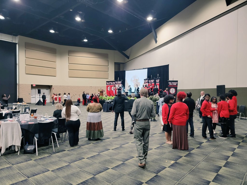 Great job planning this academy induction ceremony and dinner, <a href="/Dr_LApplewhite/">Dr. LaTonya Applewhite</a>! It was a positive experience for our incoming juniors and their families.  #RichInStudentSuccess