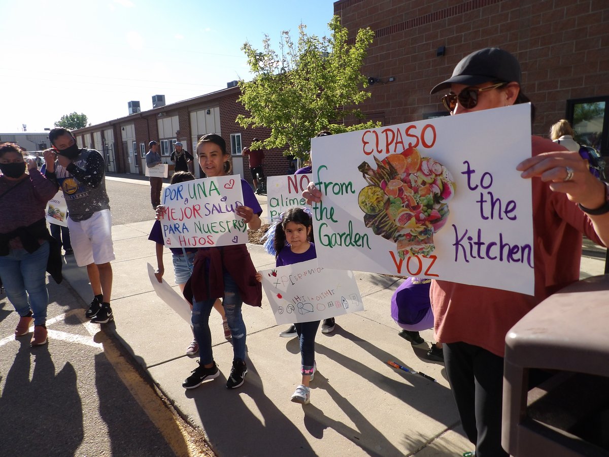 breakingboulder's tweet image. ELPASO Voz Longmont peaceful protesters mobilize at SVVSD Wednesday to promote healthier food options at area schools bit.ly/3z1DVcp