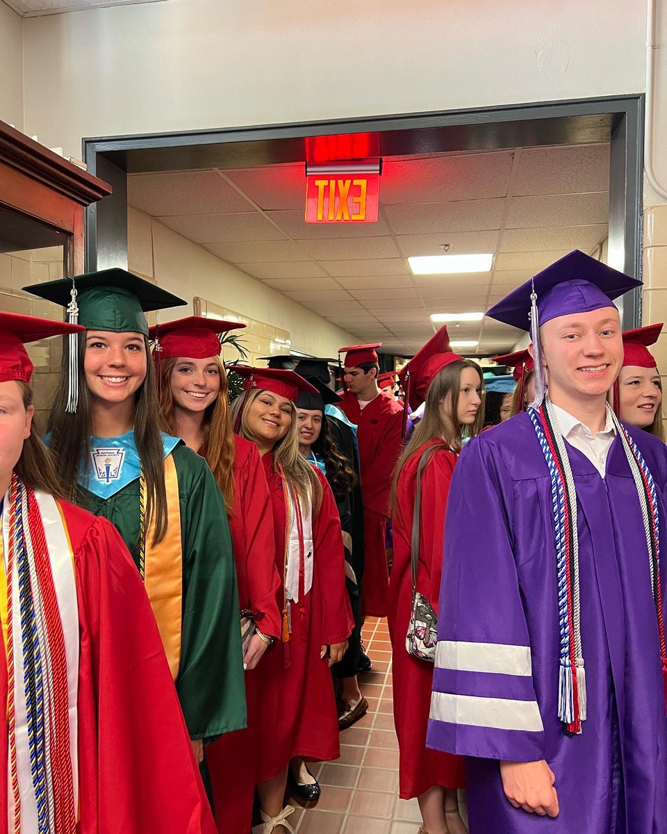 IvesterEarlyCollegeHallCo tweet media