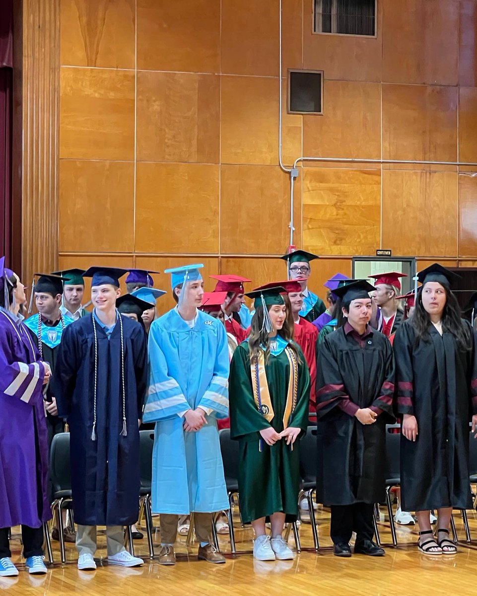 IvesterEarlyCollegeHallCo tweet media