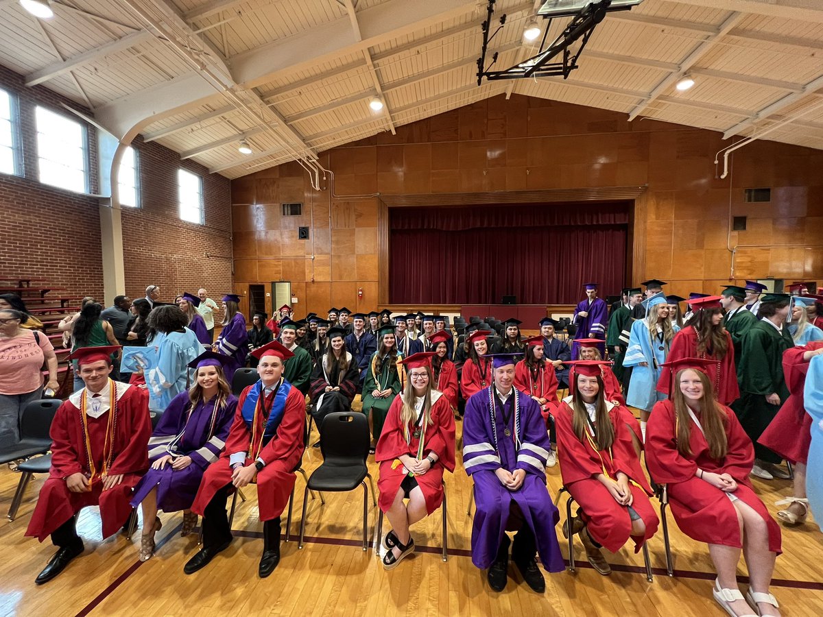 IvesterEarlyCollegeHallCo tweet media