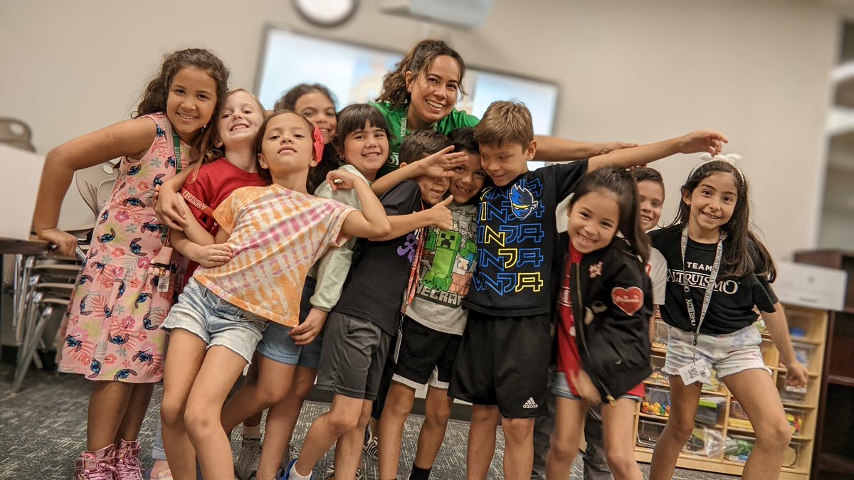 arsiluck's tweet photo. Last day of school 🏫
Mixed feelings 😢😀😢😀
#Fielder  💜 https://t.co/aJ7bl8VNCG