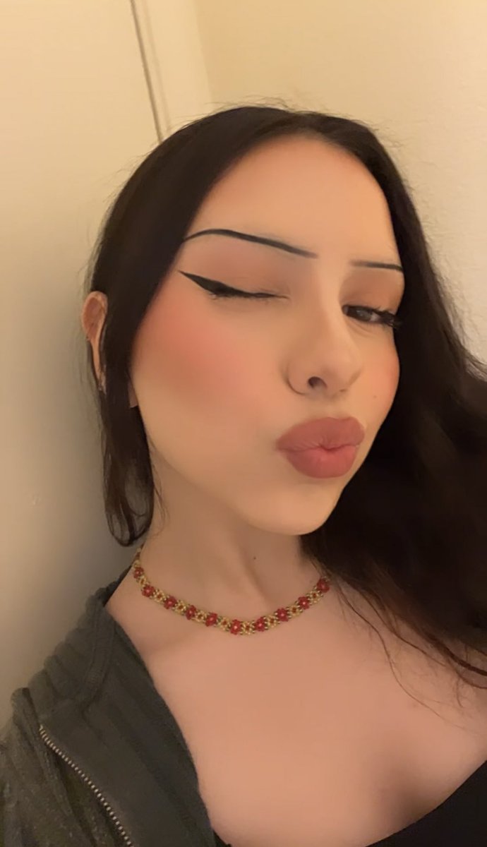 subbyj4de's tweet photo. who wants a kiss :* https://t.co/zG5UxKImJ4
